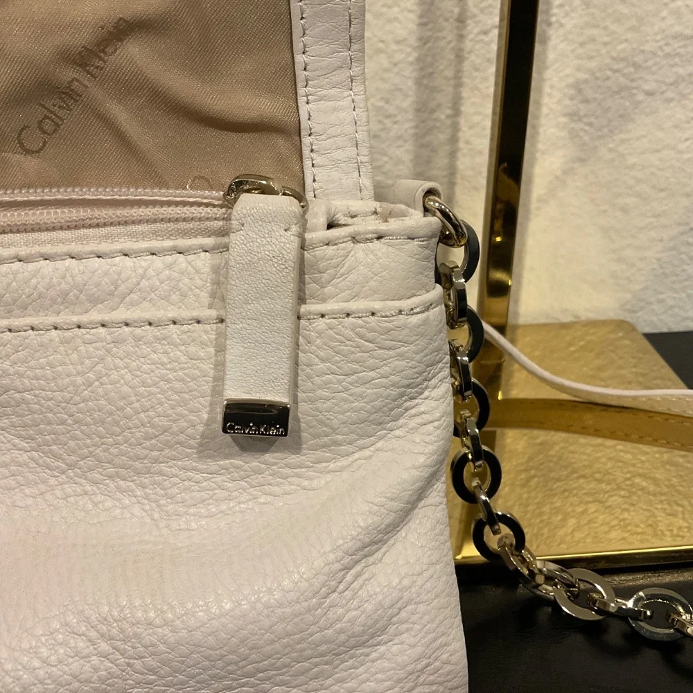 CAVIN KLEIN  Crossbody Bag Off White Leather Gold Chain Strap